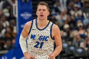 阿里纳斯：抢七看好经验更丰富的雷霆 文班每场的表现起伏太大